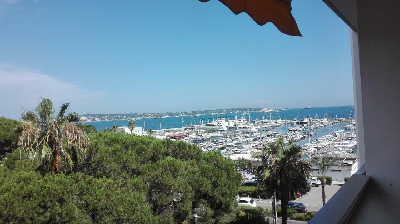 Grand Studio Climatise En Bord De Mer Avec Parking Securise Golfe-Juan Bagian luar foto