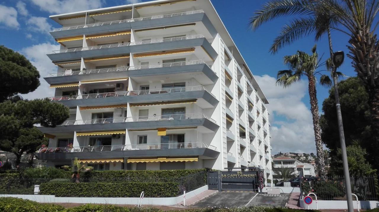 Grand Studio Climatise En Bord De Mer Avec Parking Securise Golfe-Juan Bagian luar foto
